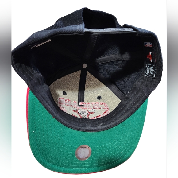 Vintage Style Adidas Chicago Bulls NBA Logo Snapback Hat - Picture 6 of 6